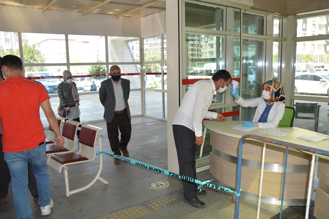 Siirt Eğitim ve Araştırma Hastanesine kurulan PCR test merkezi hizmet vermeye başladı
